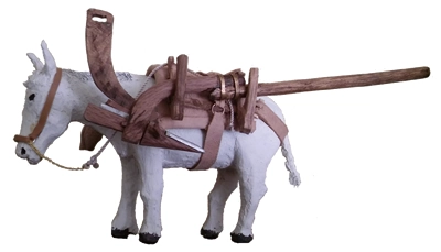 Caballería vestida con salma y cargada con arado y yugo para ir a la pieza
